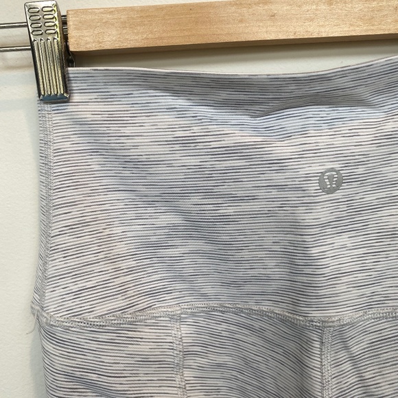 Lululemon Wunder Under Crop II Scallop 23" Size 4 - Picture 6 of 11